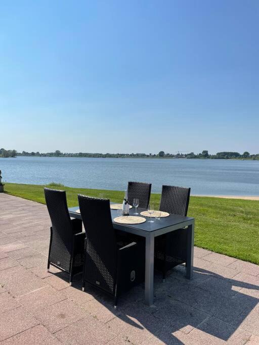 Luxe Chalet Direct Aan Het Water Met Strand Lith Exterior foto