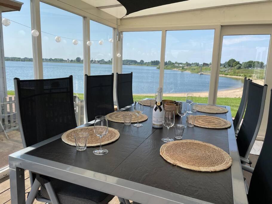 Luxe Chalet Direct Aan Het Water Met Strand Lith Exterior foto